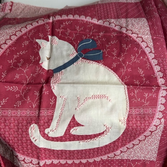 4/$50 vintage pillow throws Elegant Cat Patterned Quilt for Pets 🪡 - Picture 6 of 7